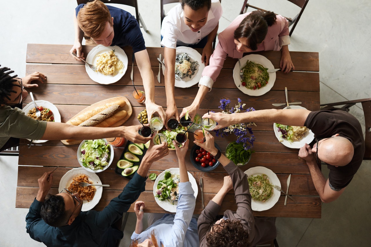 how to host a dinner party